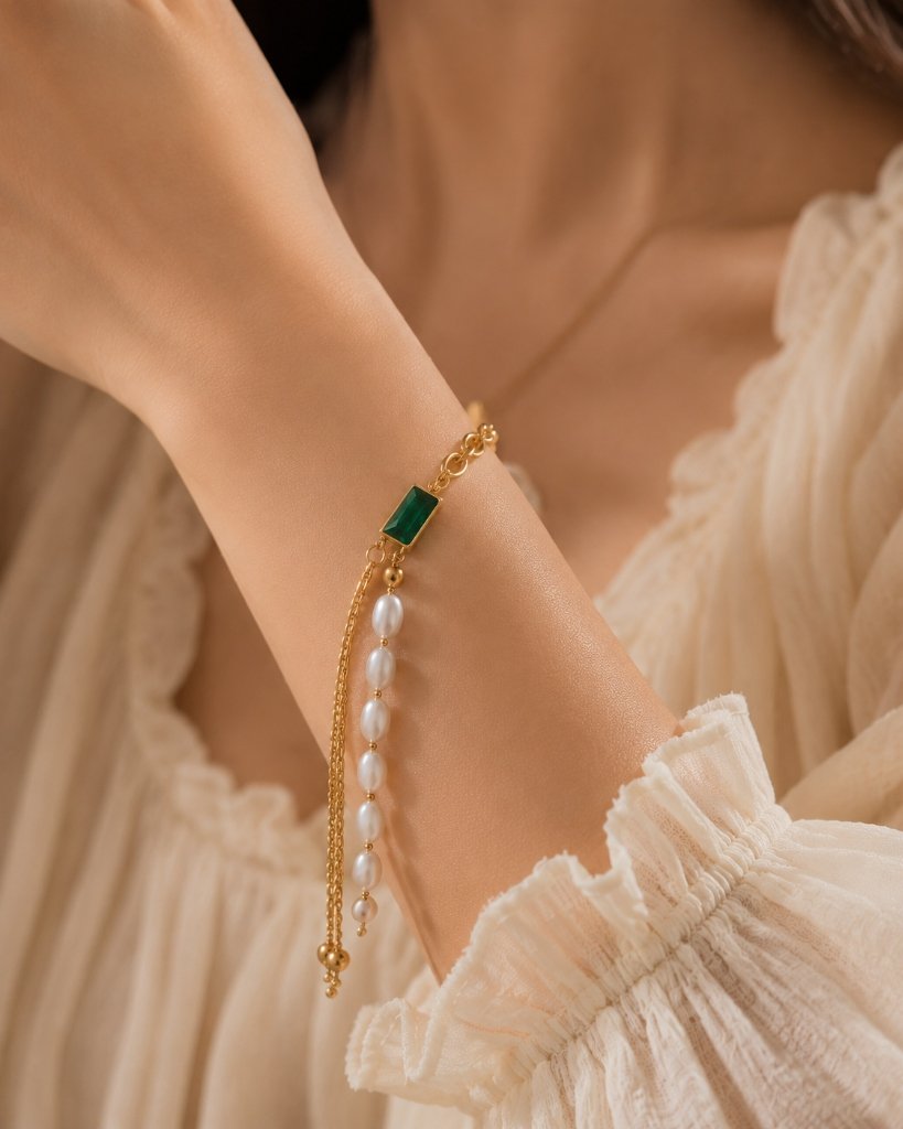 Emerald Pearl Bracelet detail view 2